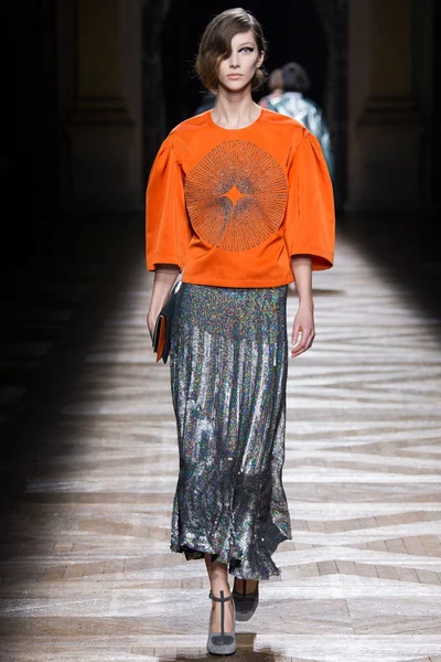 Look 48